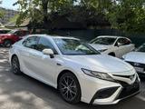 Toyota Camry 2022 года за 18 900 000 тг. в Алматы – фото 2