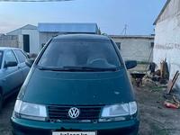 Volkswagen Sharan 1997 годаүшін1 500 000 тг. в Уральск