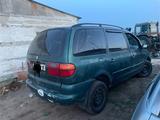 Volkswagen Sharan 1997 годаүшін1 500 000 тг. в Уральск – фото 2