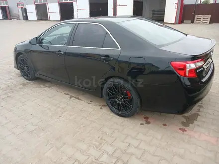 Toyota Camry 2014 года за 5 000 000 тг. в Актобе – фото 4