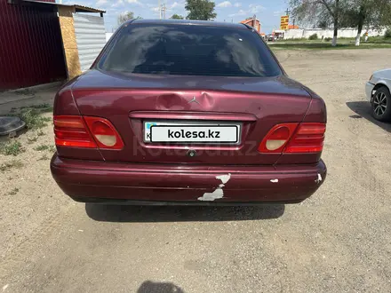 Mercedes-Benz E 200 1996 года за 2 100 000 тг. в Рудный – фото 2