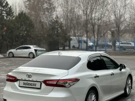 Toyota Camry 2019 года за 13 900 000 тг. в Алматы – фото 7