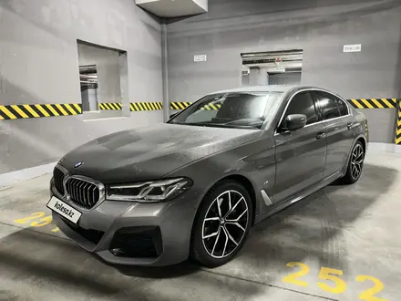 BMW 530 2022 года за 29 000 000 тг. в Алматы