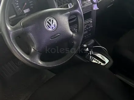 Volkswagen Golf 2002 года за 2 850 000 тг. в Алматы – фото 9