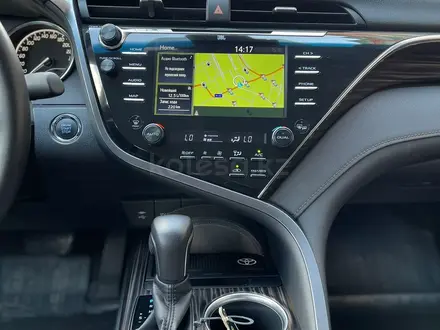 Toyota Camry 2019 года за 14 000 000 тг. в Актобе – фото 14