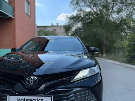Toyota Camry 2019 года за 14 000 000 тг. в Актобе – фото 7
