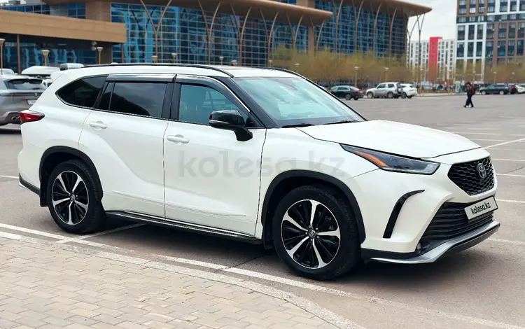 Toyota Highlander 2021 года за 21 000 000 тг. в Астана