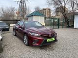 Toyota Camry 2019 года за 7 800 000 тг. в Алматы – фото 2