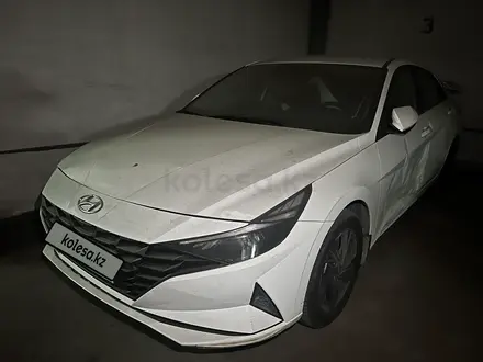 Hyundai Elantra 2022 года за 8 300 000 тг. в Алматы – фото 4