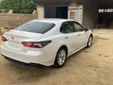 Toyota Camry 2022 года за 17 950 000 тг. в Жанаозен – фото 3