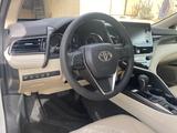 Toyota Camry 2022 года за 17 950 000 тг. в Жанаозен – фото 2