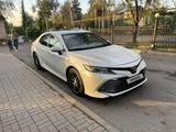 Toyota Camry 2019 года за 12 500 000 тг. в Алматы – фото 2