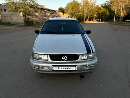 Volkswagen Passat 1994 года за 1 690 000 тг. в Караганда – фото 2