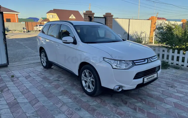 Mitsubishi Outlander 2012 года за 7 500 000 тг. в Атырау