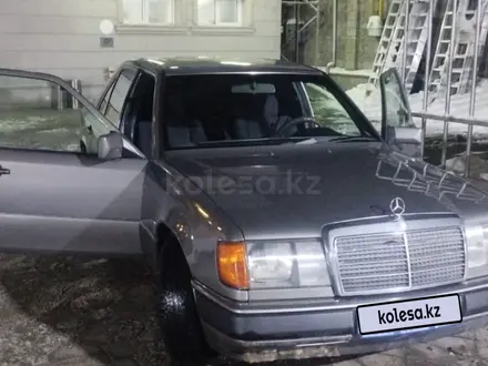 Mercedes-Benz E 230 1990 года за 1 800 000 тг. в Алматы