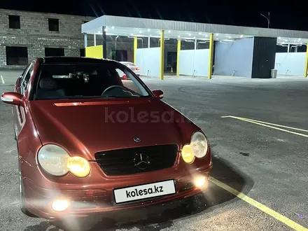 Mercedes-Benz C 230 2002 года за 3 800 000 тг. в Караганда – фото 2