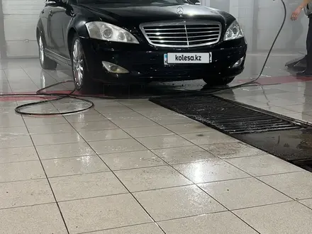 Mercedes-Benz S 350 2005 года за 5 500 000 тг. в Атырау – фото 2