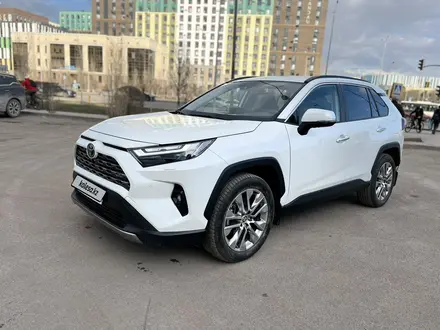 Toyota RAV4 2025 года за 21 900 000 тг. в Астана