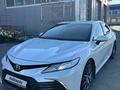 Toyota Camry 2021 годаfor19 000 000 тг. в Уральск – фото 2