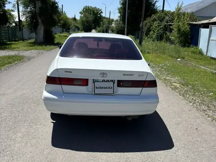 Toyota Camry 1999 года за 2 000 000 тг. в Семей – фото 5