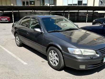 Toyota Camry 1997 года за 2 500 000 тг. в Алматы – фото 2