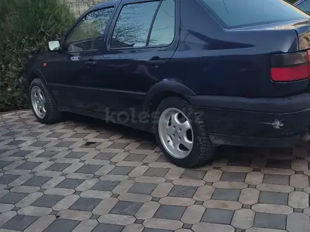 Volkswagen Vento 1992 года за 1 350 000 тг. в Шымкент – фото 3