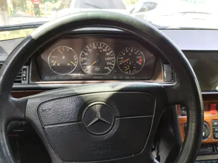 Mercedes-Benz E 220 1993 года за 1 300 000 тг. в Шымкент