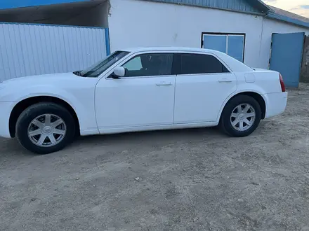 Chrysler 300C 2005 года за 4 500 000 тг. в Атырау – фото 3