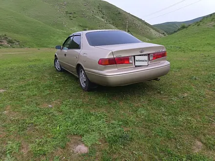 Toyota Camry 2000 года за 4 000 000 тг. в Тараз – фото 2