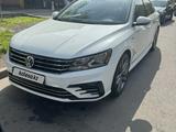 Volkswagen Passat 2017 года за 9 500 000 тг. в Алматы