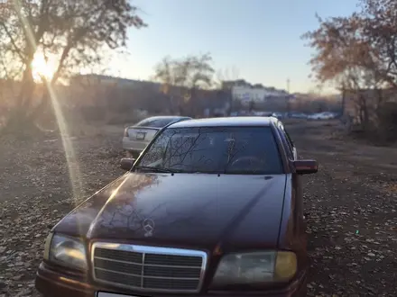 Mercedes-Benz C 180 1995 года за 1 500 000 тг. в Астана – фото 2