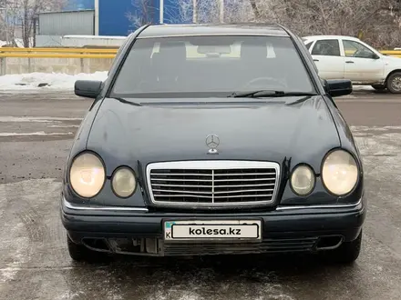 Mercedes-Benz E 230 1996 года за 1 750 000 тг. в Алматы – фото 5