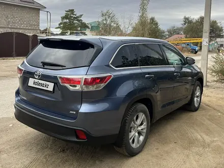 Toyota Highlander 2015 года за 14 500 000 тг. в Актобе – фото 4