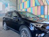 Toyota RAV4 2019 года за 13 700 000 тг. в Семей – фото 2