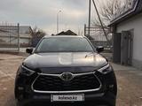 Toyota Highlander 2022 годаfor23 000 000 тг. в Алматы