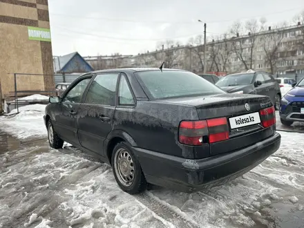 Volkswagen Passat 1995 года за 1 390 000 тг. в Петропавловск – фото 2