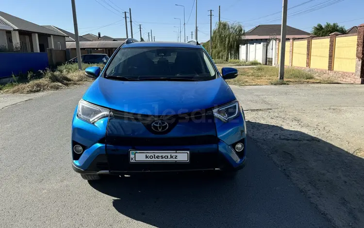 Toyota RAV4 2018 годаfor13 600 000 тг. в Атырау