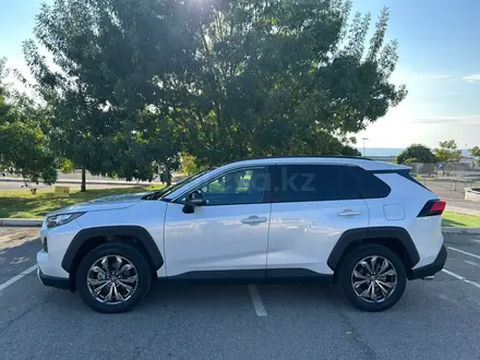 Toyota RAV4 2024 года за 13 500 000 тг. в Актау