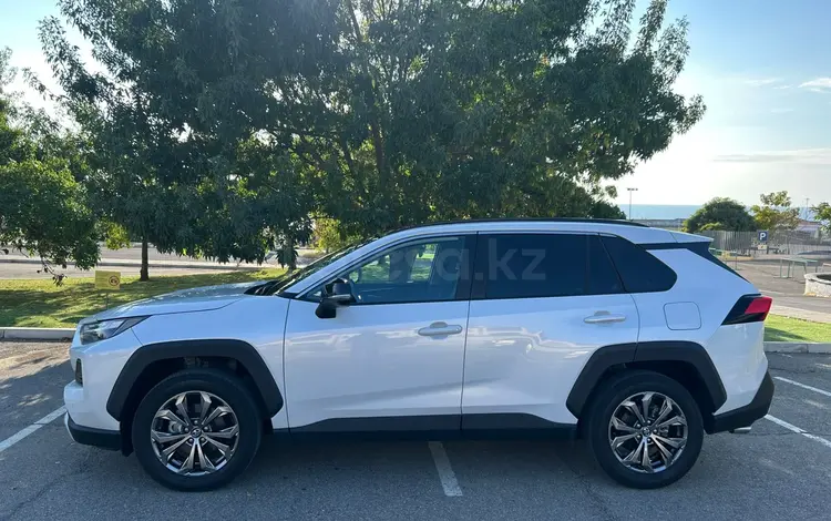 Toyota RAV4 2024 года за 13 500 000 тг. в Актау
