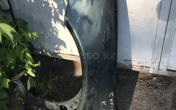 Крыло на Chrysler Cirrus 2000 г за 10 000 тг. в Алматы