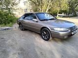 Toyota Camry 1999 годаfor2 600 000 тг. в Актобе