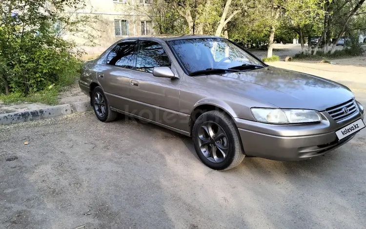 Toyota Camry 1999 годаfor2 600 000 тг. в Актобе