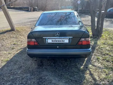 Mercedes-Benz E 200 1993 года за 2 600 000 тг. в Астана – фото 12