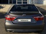 Toyota Camry 2015 года за 10 400 000 тг. в Уральск – фото 4