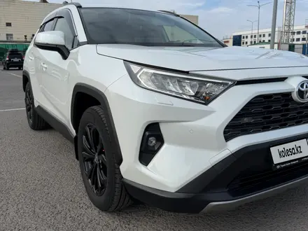 Toyota RAV4 2023 года за 15 700 000 тг. в Караганда