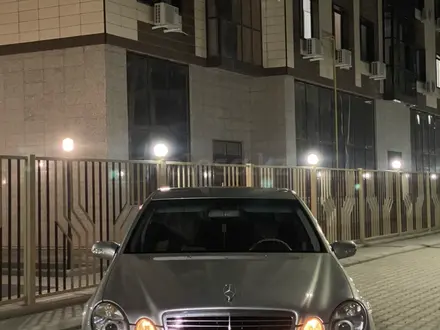 Mercedes-Benz E 220 2004 года за 3 000 000 тг. в Атырау – фото 5