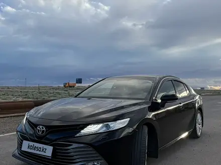 Toyota Camry 2018 года за 14 000 000 тг. в Актау – фото 2