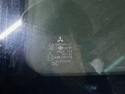 Заднее правое глухое стекло Mitsubishi Delica за 1 000 тг. в Алматы – фото 3