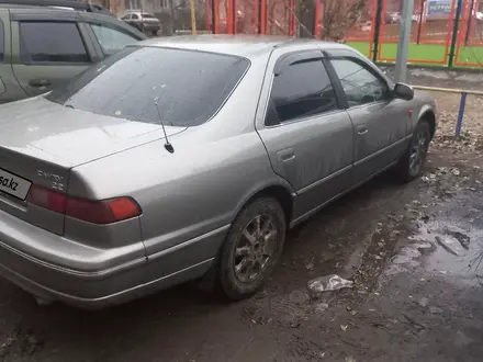 Toyota Camry 1998 года за 3 200 000 тг. в Актобе – фото 3