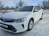 Toyota Camry 2015 года за 12 800 000 тг. в Актобе – фото 2